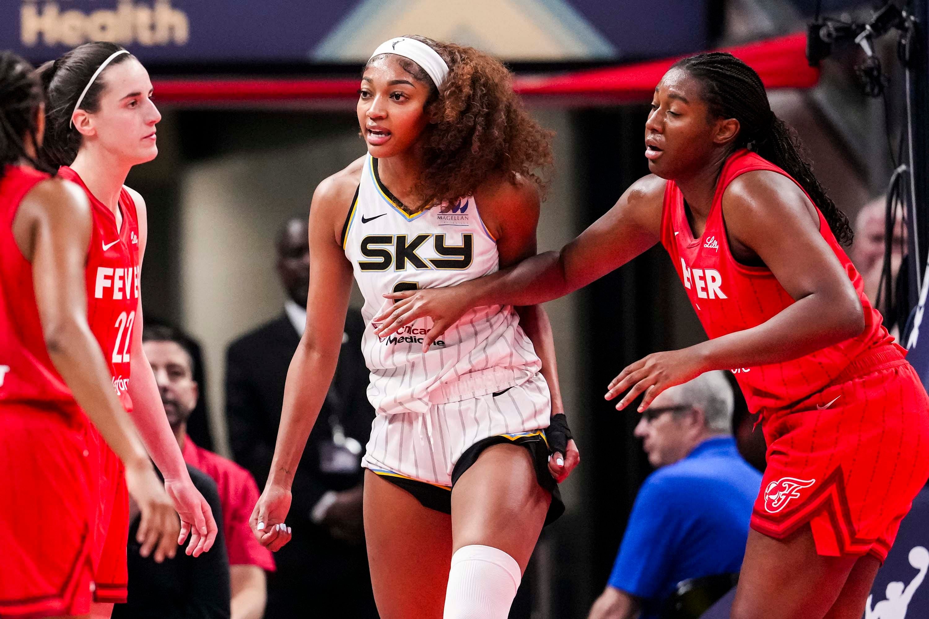 Angel Reese gives short response on Caitlin Clark foul. (Photo: IMAGN)